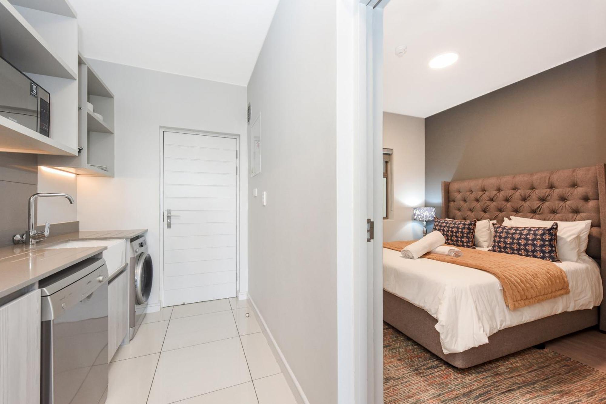 The Median Rosebank Luxury Apartment - Building With Generator Johannesburg Exterior foto